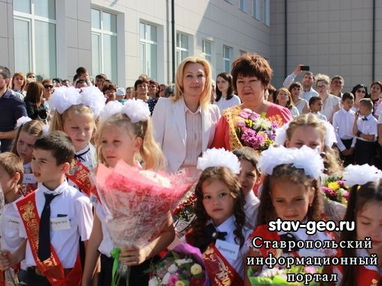 Новую школу в Михайловске открыли переполненной