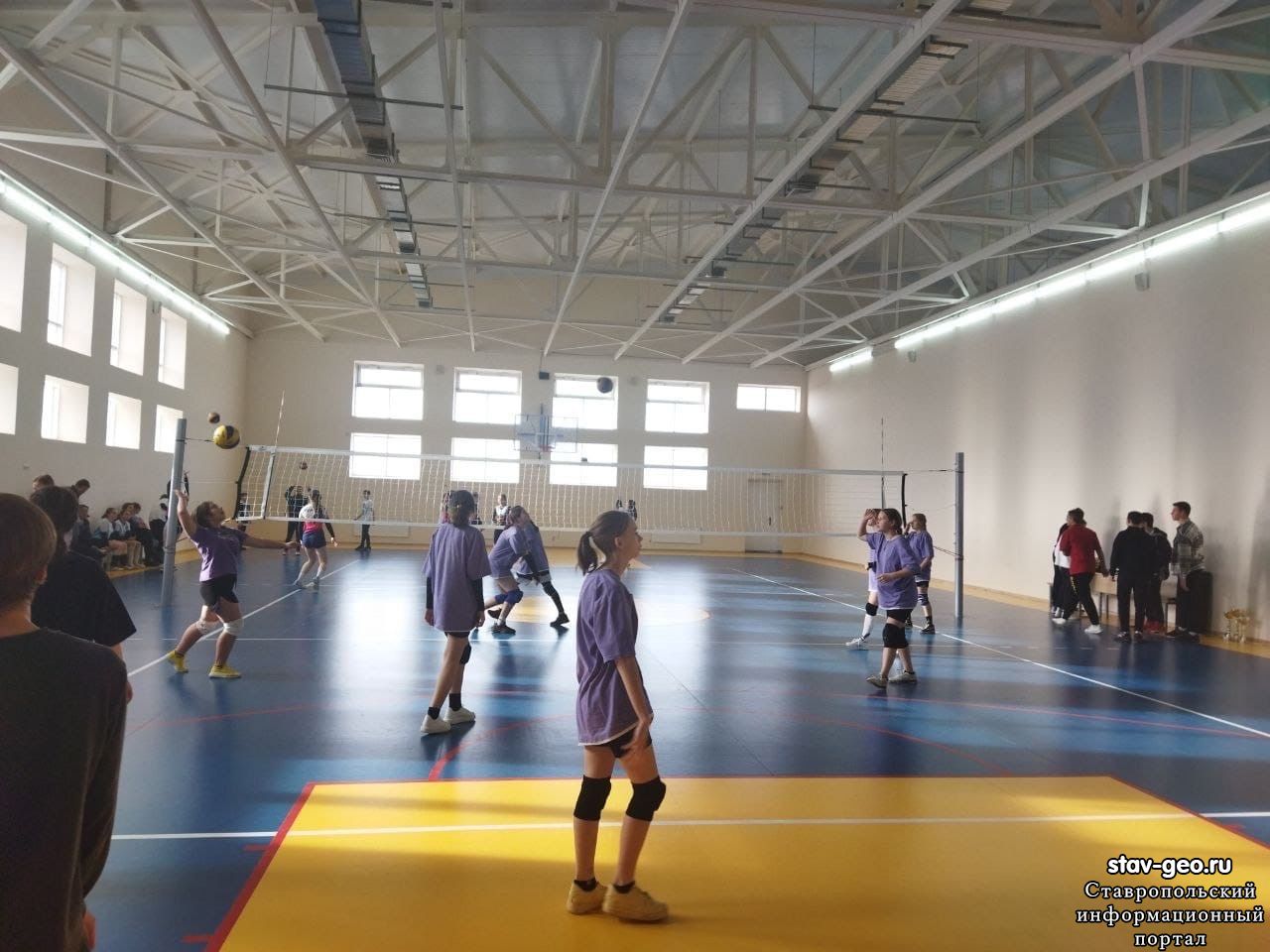 На базе МБОУ СОШ 23 прошли соревнования по волейболу