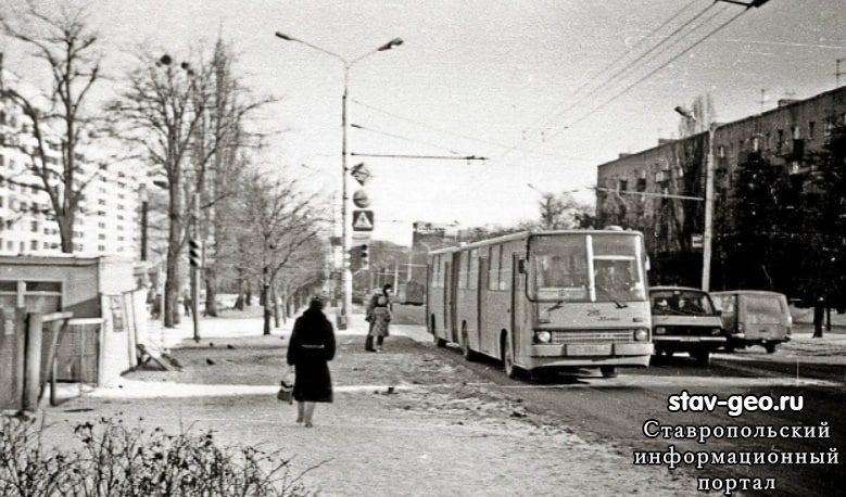 Перекрёсток улиц Ленина и Краснофлотская, конец 1980-х.