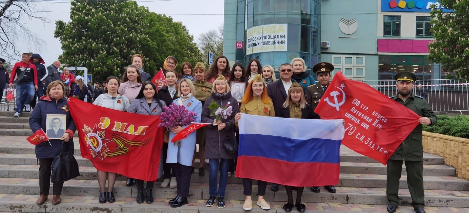 МБОУ СОШ 23 на главной площади города Михайловска на параде посвящённому «78-ой годовщине Победы в Великой Отечественной войне»!