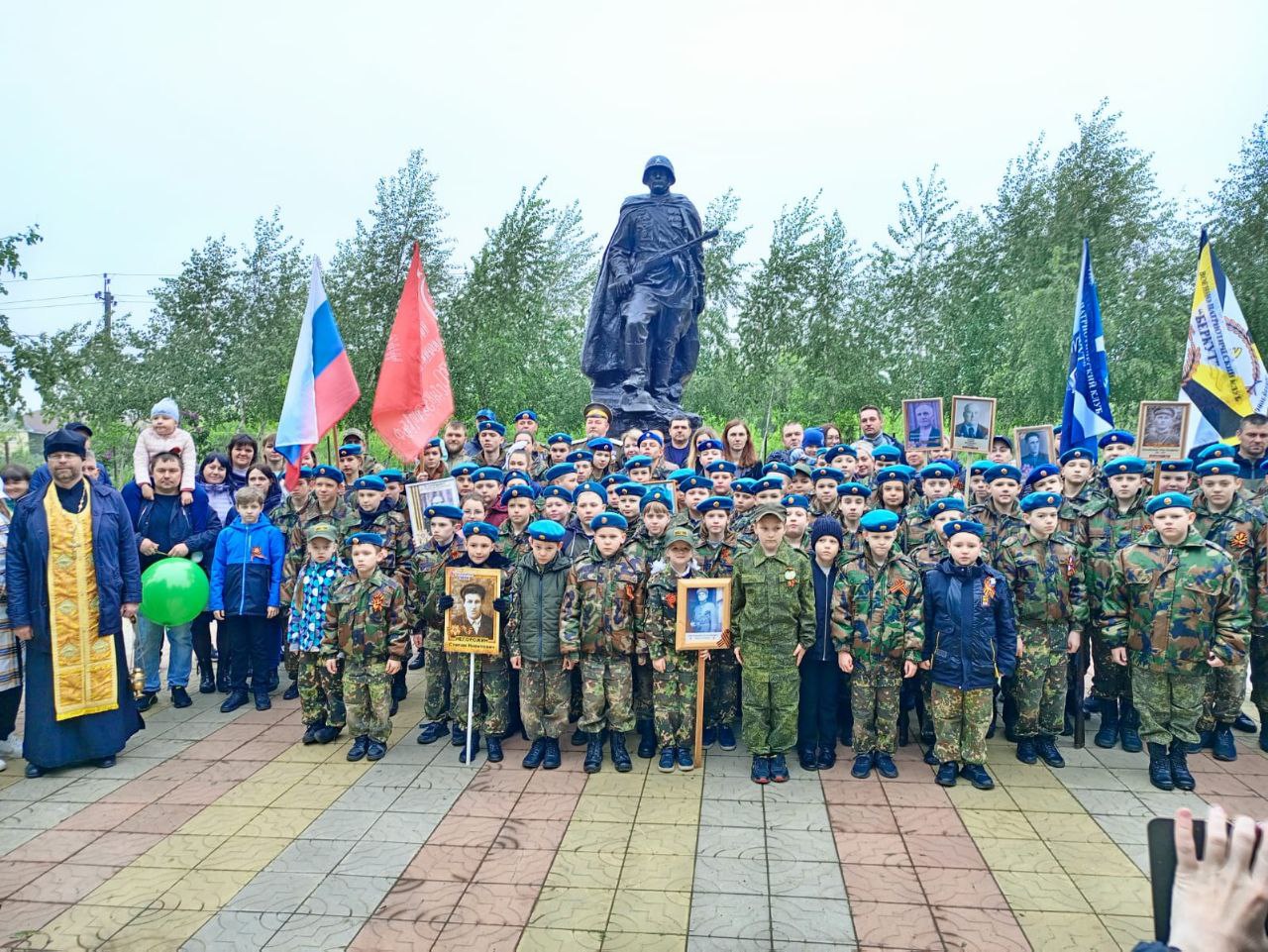 На аллее "Ласточек" возле мемориала "Неизвестному солдату" жилого района "Гармония" города Михайловска состоялся митинг