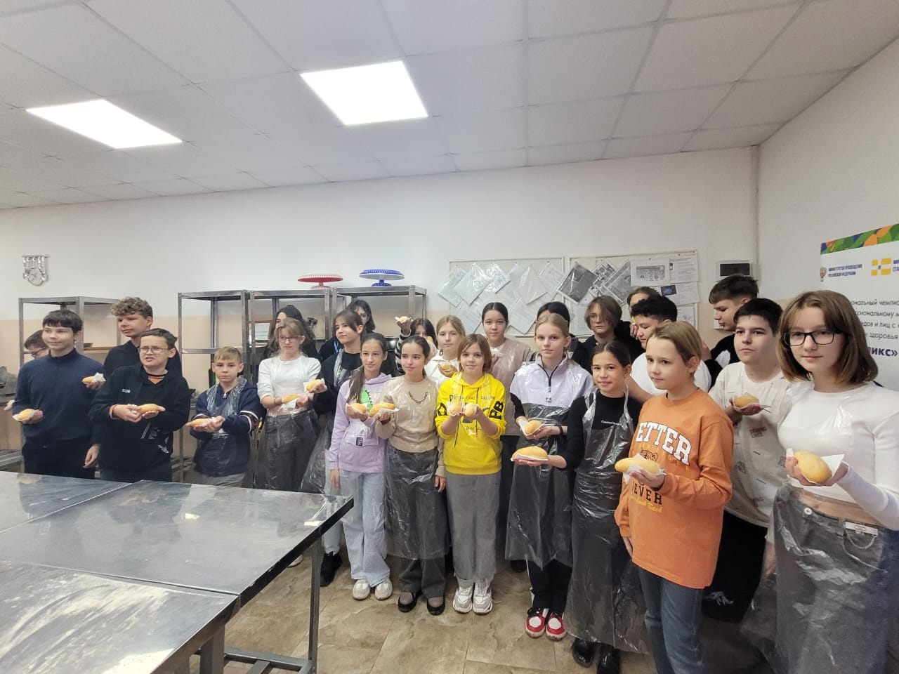 В рамках профориентации обучающиеся МБОУ СОШ 20 поучаствовали в мастер-классе по приготовлению еды