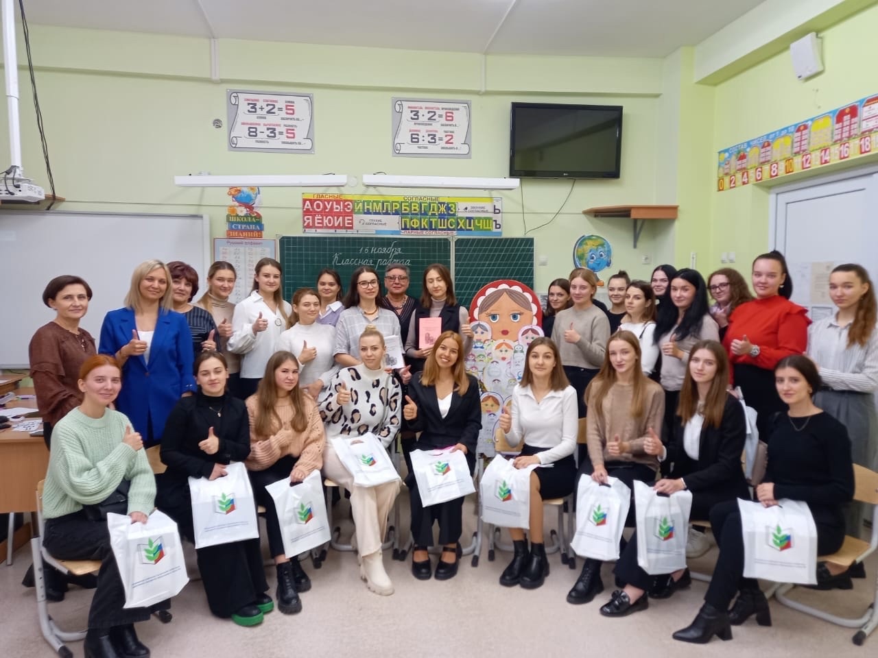 На базе МБОУ СОШ 20 в рамках работы "Школы наставничества" был проведён практический семинар для молодых специалистов Шпаковского МО