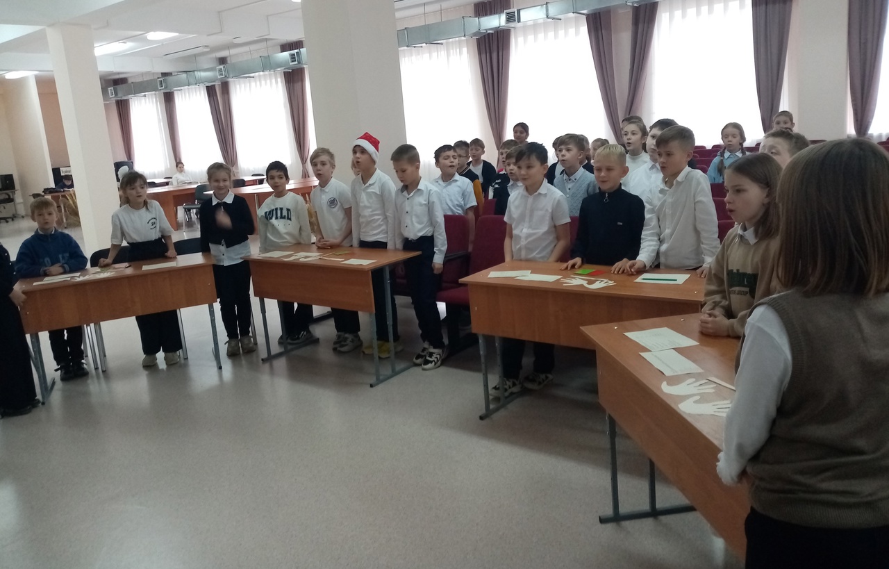 МБОУ СОШ № 20 г. Михайловск в библиотеке прошло мероприятие у 3 «Е» класса, посвященное Дню Конституции.