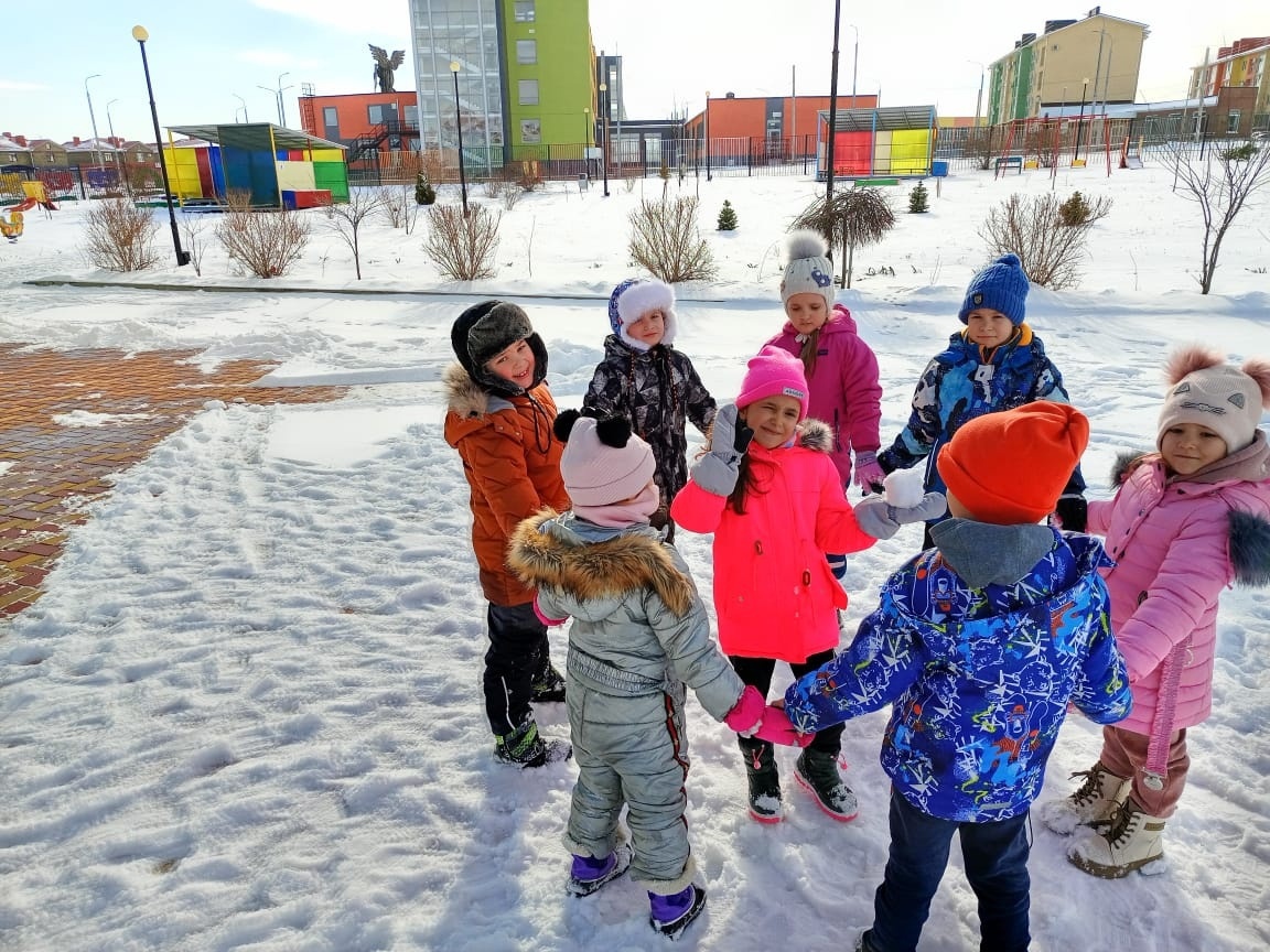 МБДОУ "Детский сад № 34" Вот и дети подготовительной группы №6 не упускают возможности поиграть в зимние игры на прогулках
