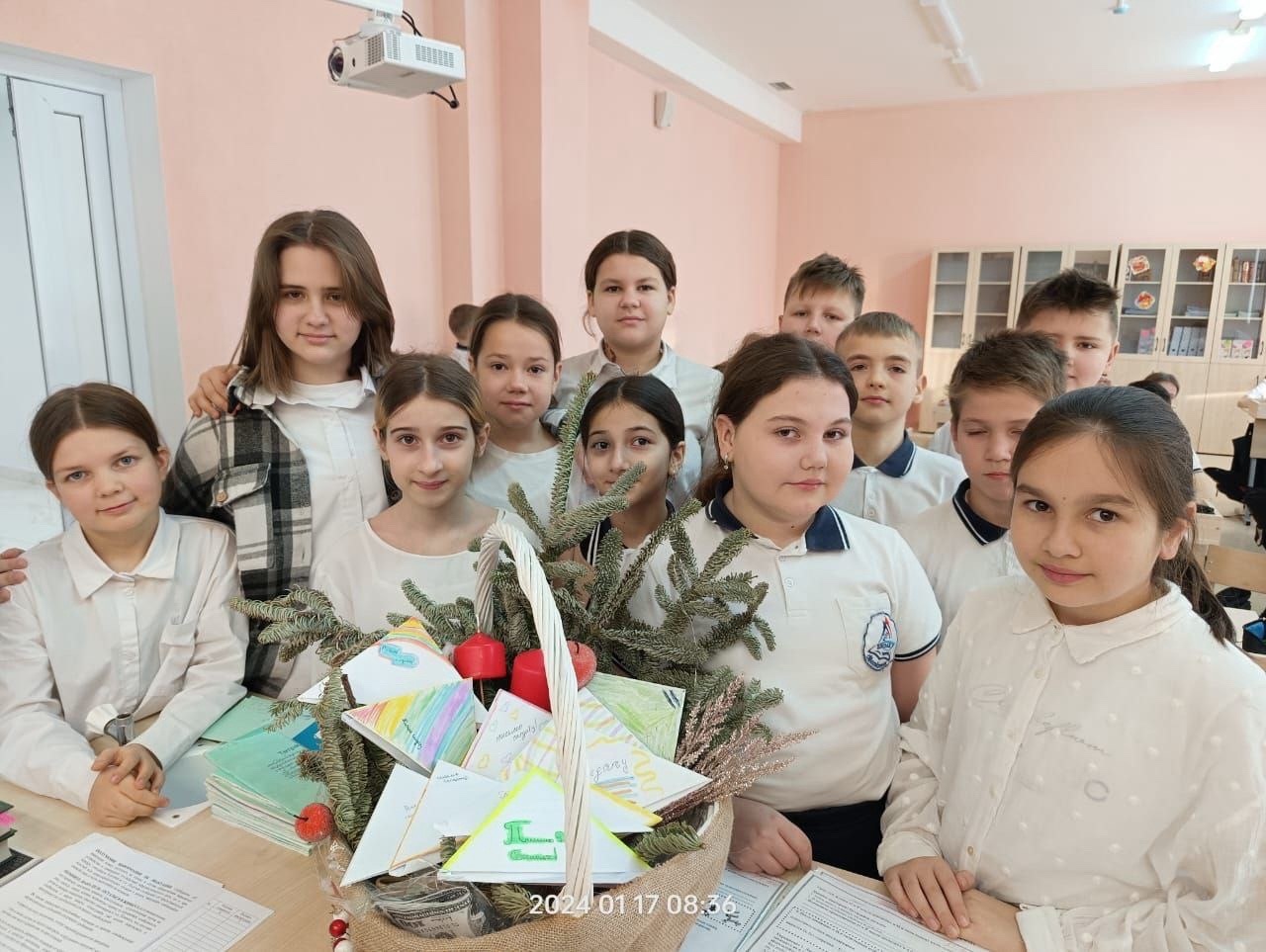 МБОУ СОШ № 23 Михайловск ребята школы пишут письма солдатам, отдавая тепло своего сердца.