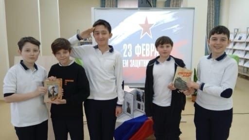 МБОУ СОШ № 23 Михайловск в школьной библиотеке прошёл военно-патриотический урок О доблести, о подвиге, о славе