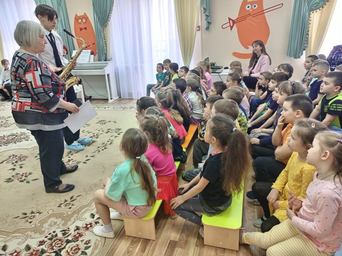 МБДОУ Детский сад №34 Михайловск перед дошкольниками выступили с концертом обучающиеся детской музыкальной школы