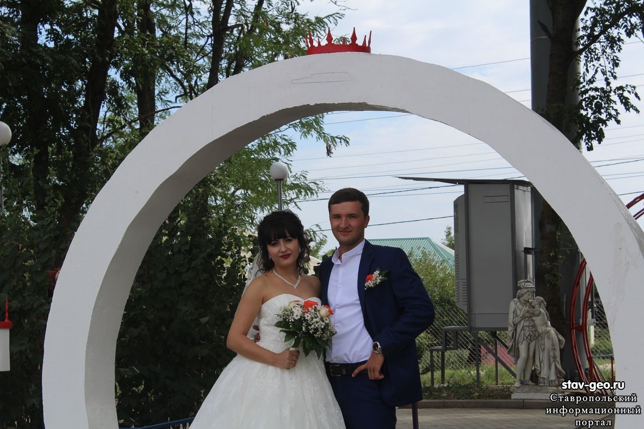 Свадьба на аллее Ласточек в жилом районе Гармония