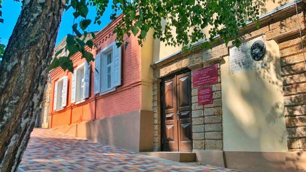 Дом художника В.И. Смирнова, где жил осетинский поэт-демократ Хетагуров К.Л., 1893 г.
