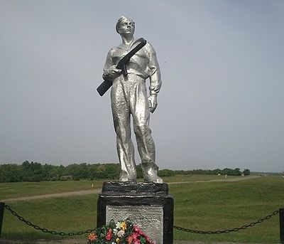 Памятник - скульптура Матроса  с.Грушевское