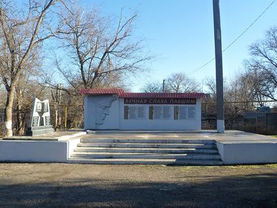 Памятник советским воинам, погибшим в Великой Отечественной войне 1941–1945гг.  х.Средний