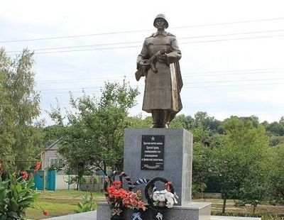 Памятник – скульптура солдата  с.Александровское