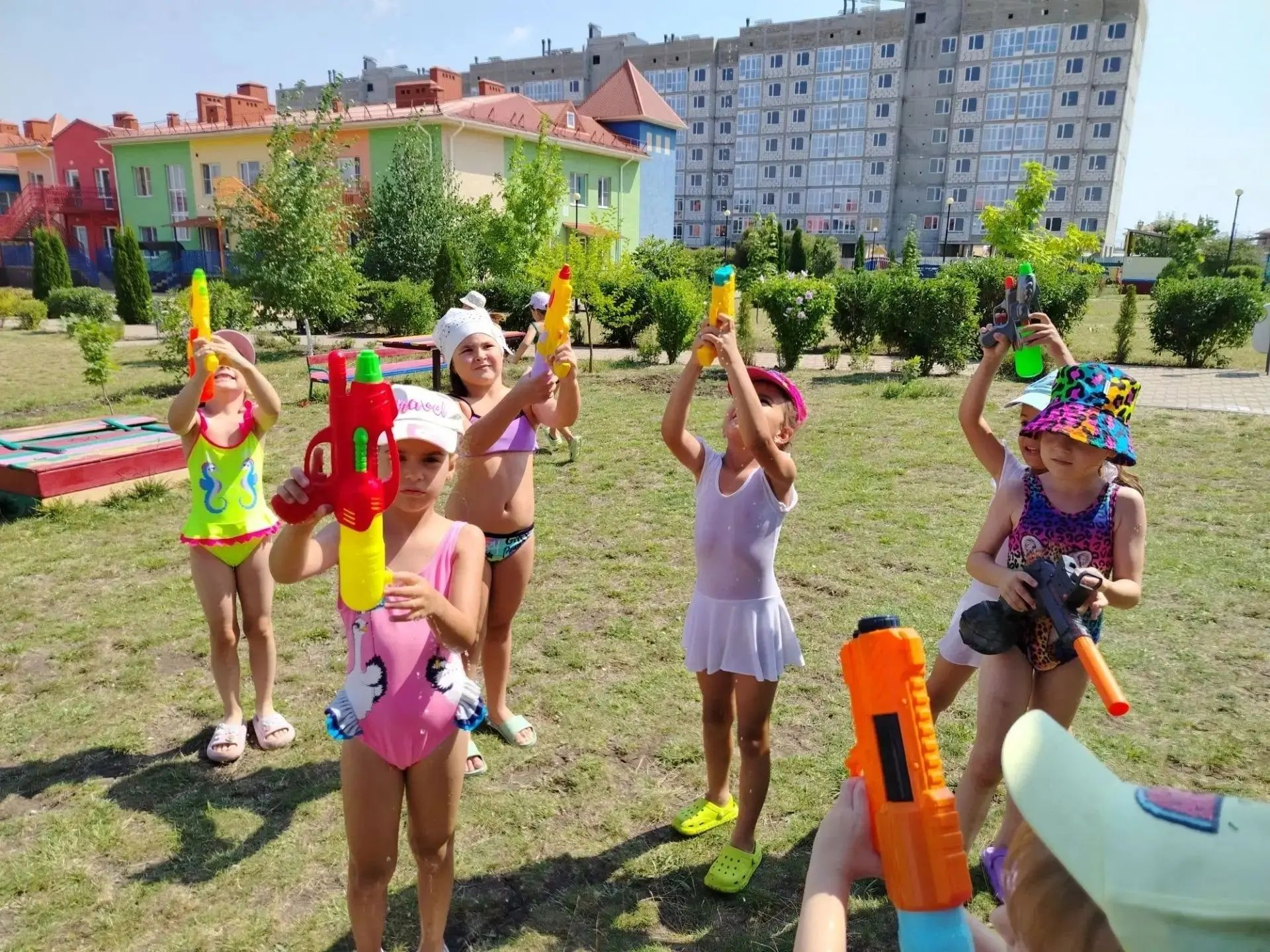 Летние игры с водой в «Гармонии»: радость для ребят!