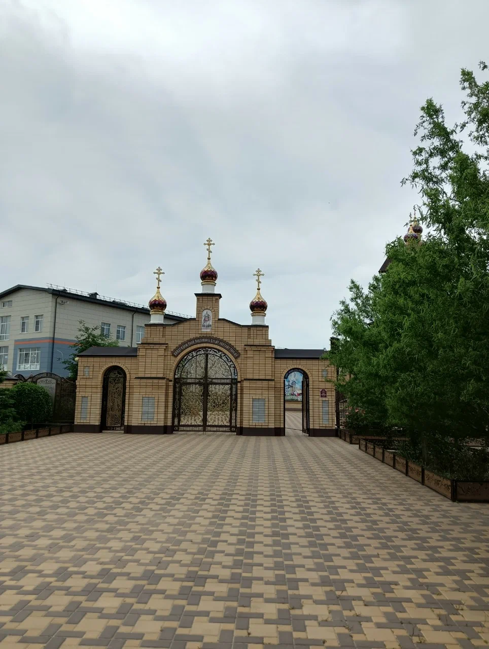 Храм святого Артемия в Михайловске: праздники и традиции района Гармония