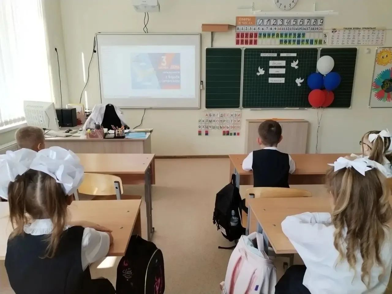 Михайловск: в СОШ №25 провели классный час ко Дню солидарности