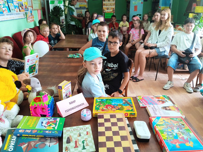 18 июля в библиотеке-филиале №7 прошла познавательная игра «В мире головоломок» с детьми из пришкольного лагеря.