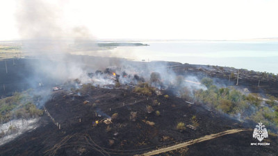 Огнеборцы локализовали крупный пожар в пос. Озерном