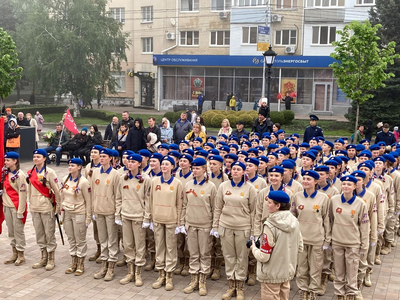 В одном ряду с участниками патриотического движения прошла ученица нашей школы Сидорук Анастасия