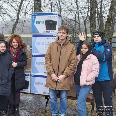 В МБОУ СОШ №20 Михайловск, жилой район Гармония, волонтёры школы, ездили в приют безнадзорных животных 