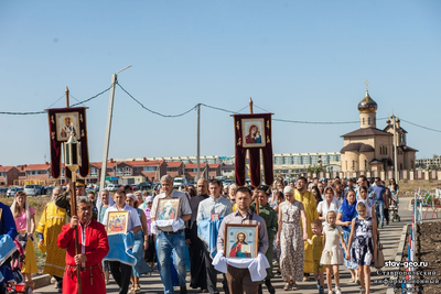 Крестный ход от храма великомученика Артемия к часовне Казанской Божией Матери на территории квартала «Дружный»