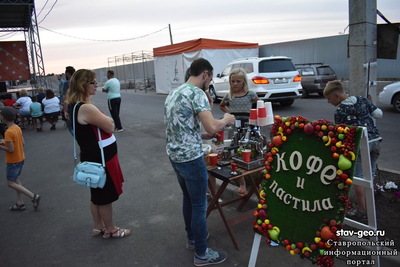 Фото отчет с кинопоказа фильма Любовь и голуби в жилом районе Гармония