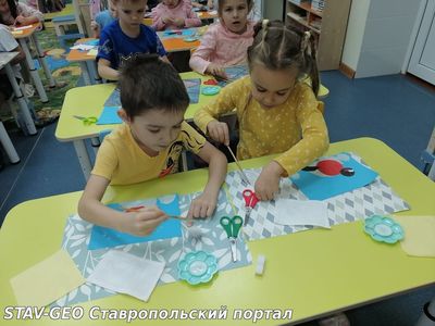 Занятии по художественно-эстетическому развитию воспитанники старшей группы № 17