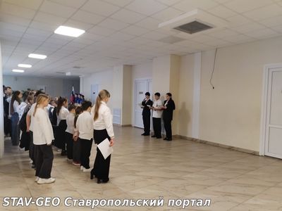 Состоялась торжественная линейка, посвященная победе в Сталинградской битве.