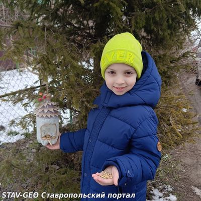 Воспитанники старшей группы № 17 приняли участие в экологической акции: Каждой пичужке-кормушка