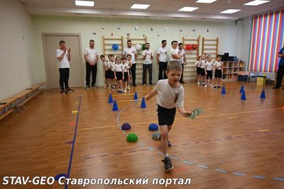 В подготовительной к школе группе N12 ''Непоседы'' нашего детского сада прошли веселые спортивные мероприятия, приуроченные ко Дню Защитника