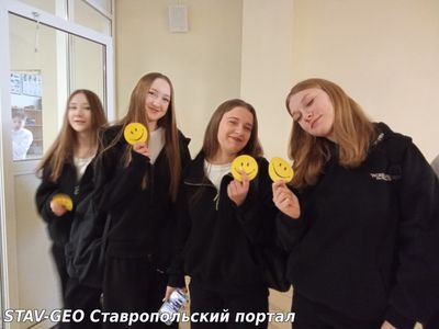 Волонтеры школьного объединения провели акцию Дарю тепло