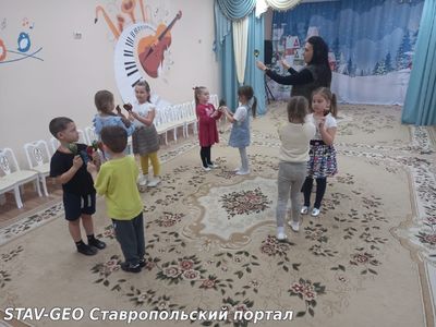 В старшей группе № 5 прошло музыкальное занятие на тему: Развитие музыкального ритма у детей с помощью игры на ложках