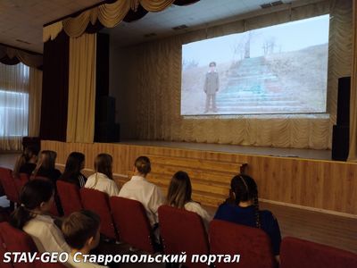 В МБОУ СОШ N20 прошли классные часы У войны не детское лицо