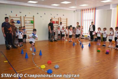 В подготовительной к школе группе N10 ''Ягодки'' прошли весёлые спортивные соревнования, посвящённые Дню защитника Отечества!