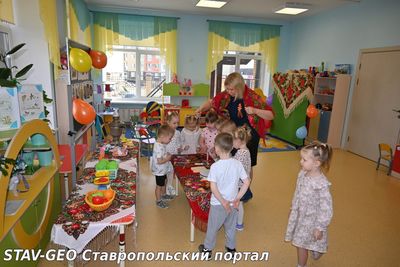 Дети с радостью погрузились в атмосферу русских народных забав.