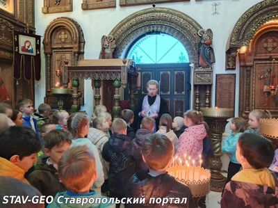 Обучающиеся 1 А класса МБОУ СОШ N20 посетили храм святого великомученика Артемия