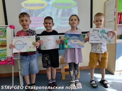 В старшей группе № 17 прошло тематическое занятие Вода и её свойства