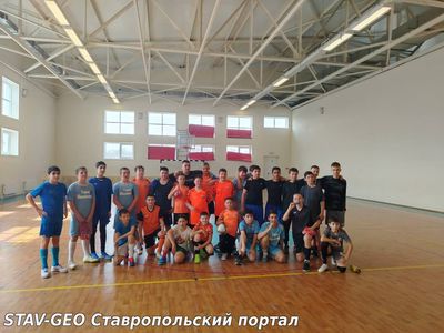 В спортивном зале МБОУ СОШ 20 города Михайловска прошли соревнования по мини-футболу