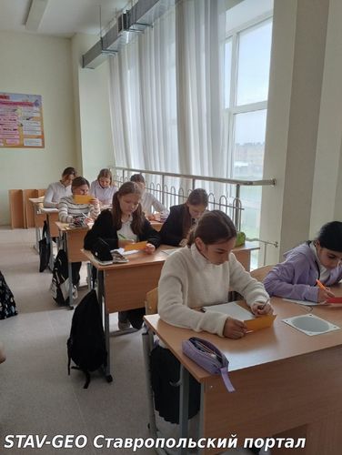 В 5 «Е» классе прошел экологический урок по теме: «Общество потребления: сколько отходов мы производим?