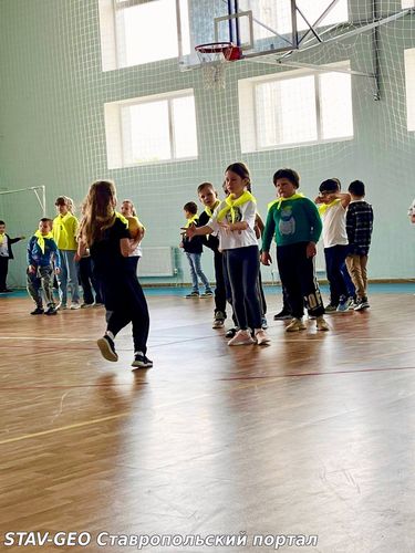 В спортивном зале прошли захватывающие эстафеты, в которых участвовали отряды!