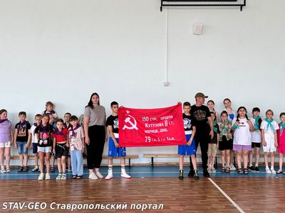 25 школа получила в дар флаг, подписанный настоящими героями - бойцами специальной военной операции!