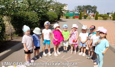 В группе № 2 прошёл тематический день, посвящённый рисованию на асфальте