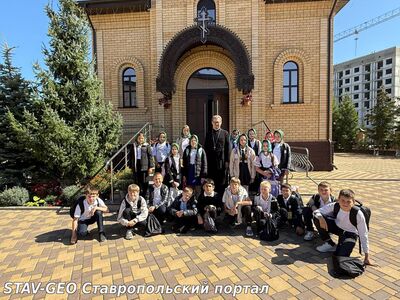 В храме святого великомученика Артемия Михайловского благочиния побывали учащиеся 4-го класса школы №20 города Михайловска.