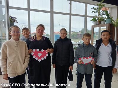 Обучающиеся МБОУ СОШ №20 в рамках благотворительной акции Дарю тепло