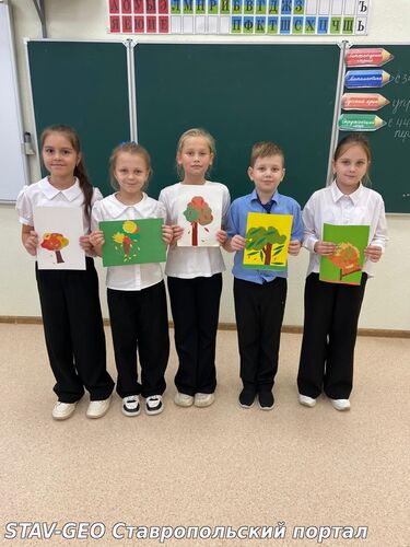 МБОУ СОШ № 25 во 2 Б классе прошел необычный урок по окружающему миру на закрепление темы Осень - ребята отправились на экскурсию