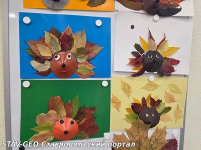 МБОУ СОШ № 25 На уроке труда обучающиеся 3 Д класса выполнили аппликацию Осенний ёжик