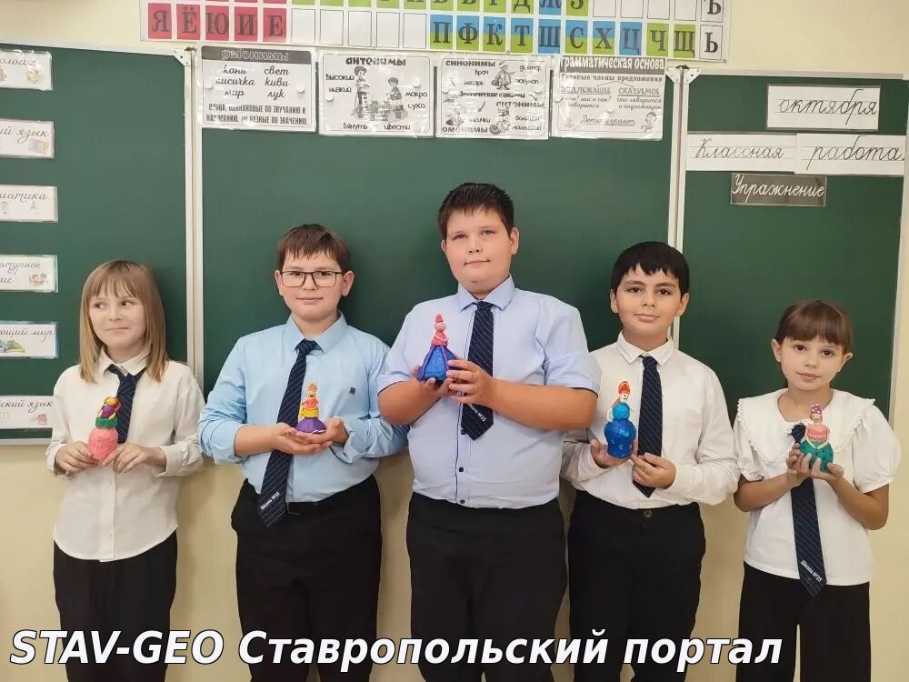 МБОУ СОШ № 25 На уроке технологии учащиеся 3 Г класса создали дымковскую игрушку – Барыню