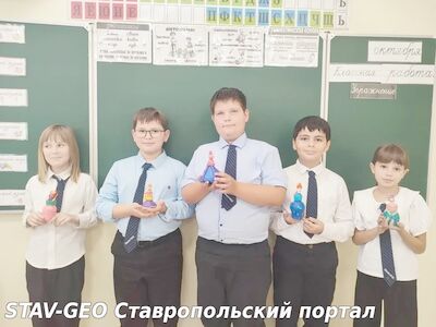 МБОУ СОШ № 25 На уроке технологии учащиеся 3 Г класса создали дымковскую игрушку – Барыню