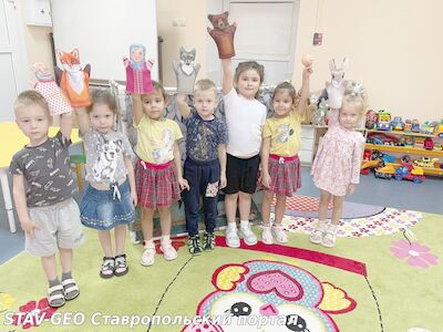 МБДОУ Детский сад № 34 Дети старшей группы № 8 показали кукольный театр Колобок воспитанникам первой младшей группы № 1