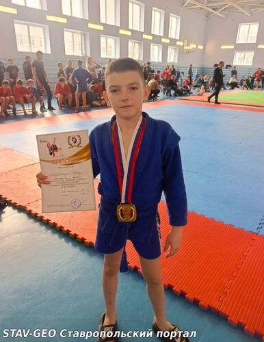 МБОУ СОШ №25 Шевердяев Марк ученик 4 Б класса занял 1 место на открытом краевом турнире по боевому самбо